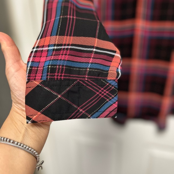 Torrid Georgette Hi-Low Pullover Long Sleeve Blouse in Plaid Black Red Size 3 - Picture 8 of 10